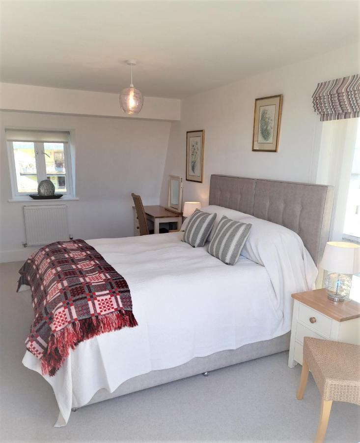 Crow'S Nest Penthouse Apartment With Free Spa Access Somerford Keynes Exterior foto