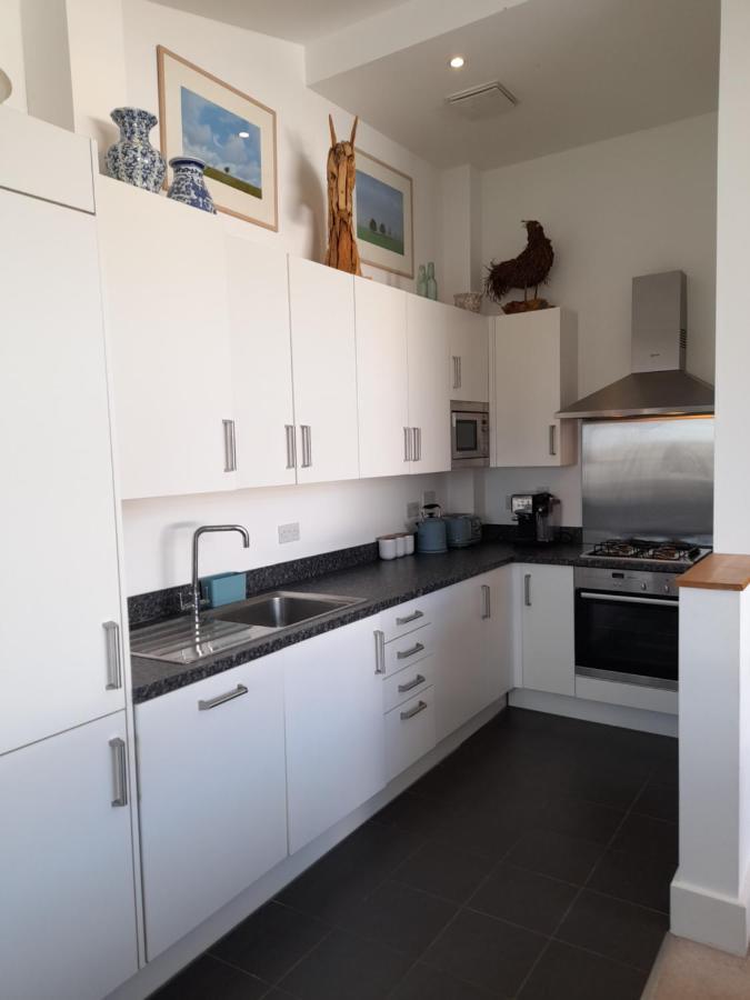Crow'S Nest Penthouse Apartment With Free Spa Access Somerford Keynes Exterior foto
