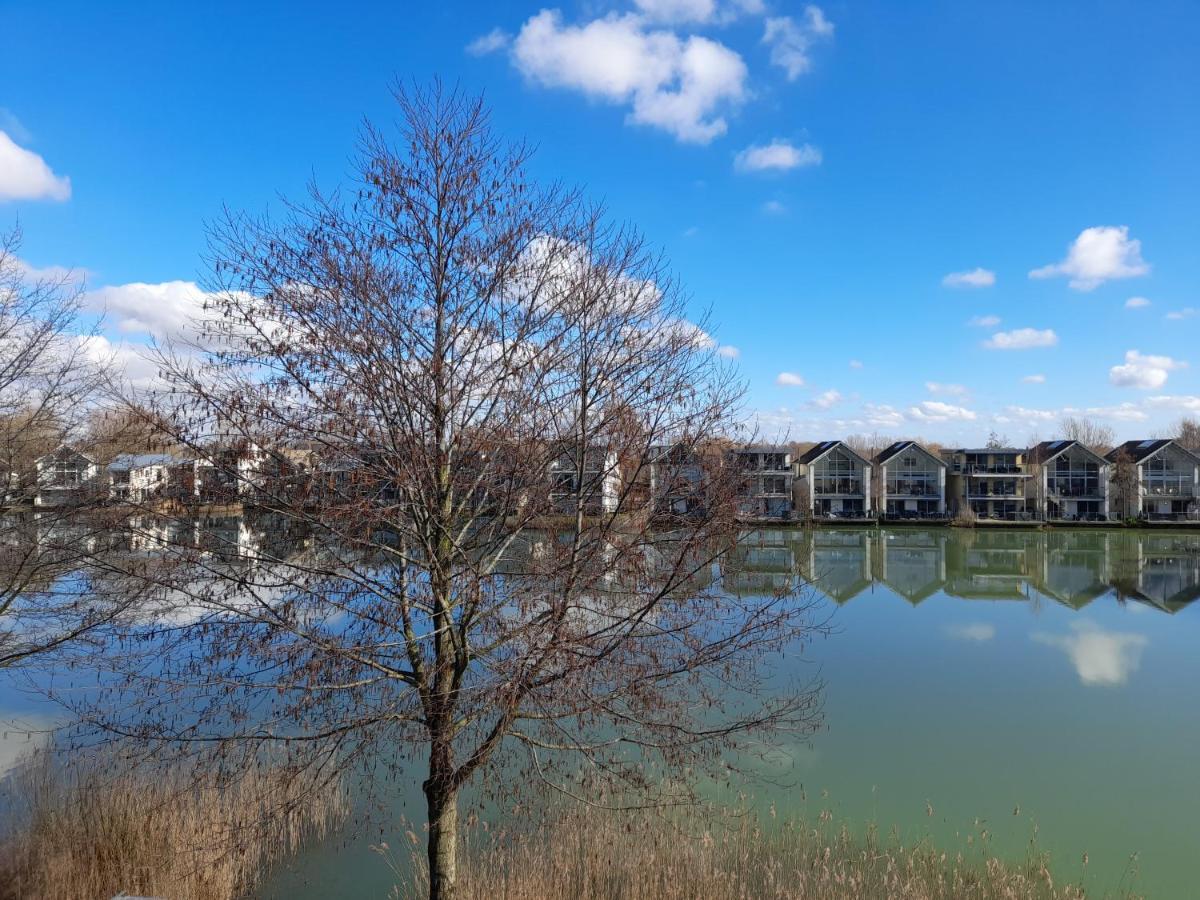 Crow'S Nest Penthouse Apartment With Free Spa Access Somerford Keynes Exterior foto