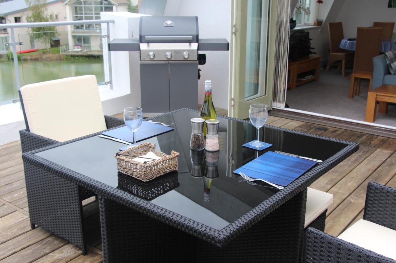 Crow'S Nest Penthouse Apartment With Free Spa Access Somerford Keynes Exterior foto