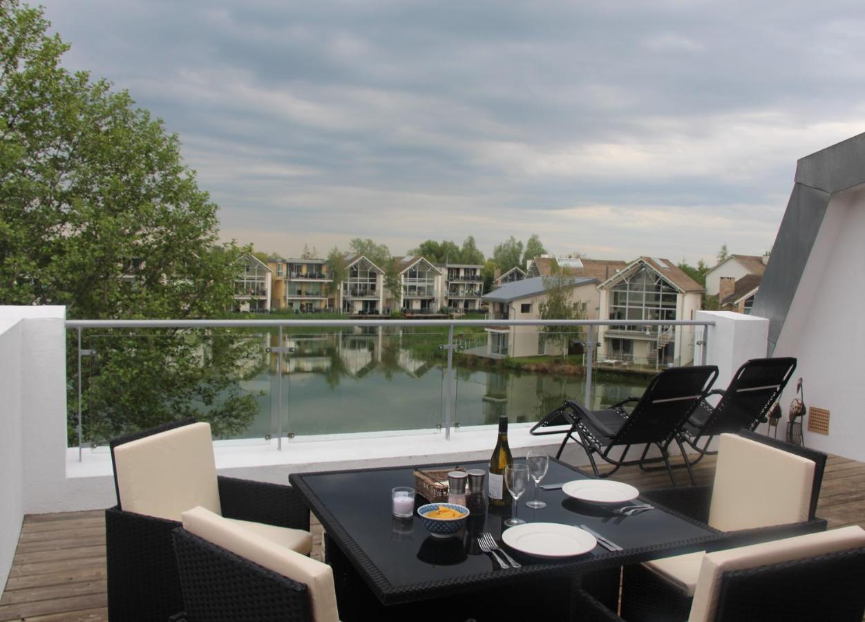 Crow'S Nest Penthouse Apartment With Free Spa Access Somerford Keynes Exterior foto