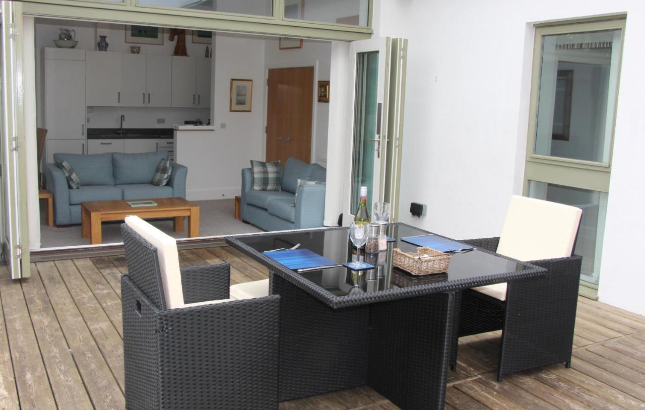 Crow'S Nest Penthouse Apartment With Free Spa Access Somerford Keynes Exterior foto