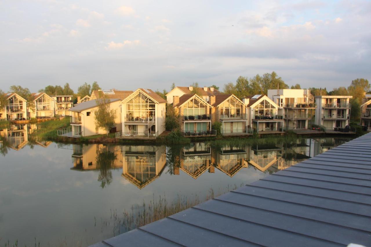 Crow'S Nest Penthouse Apartment With Free Spa Access Somerford Keynes Exterior foto