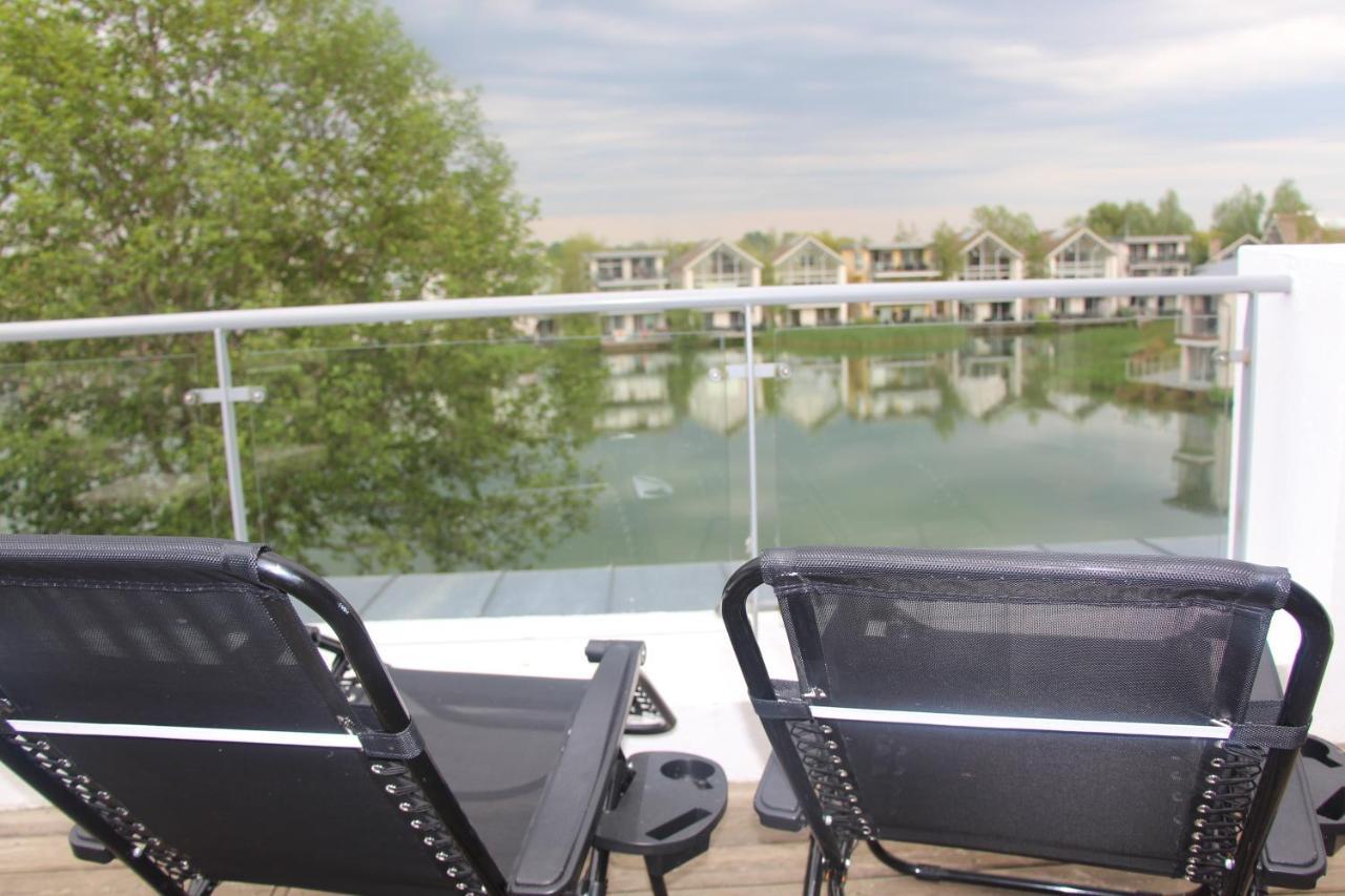 Crow'S Nest Penthouse Apartment With Free Spa Access Somerford Keynes Exterior foto