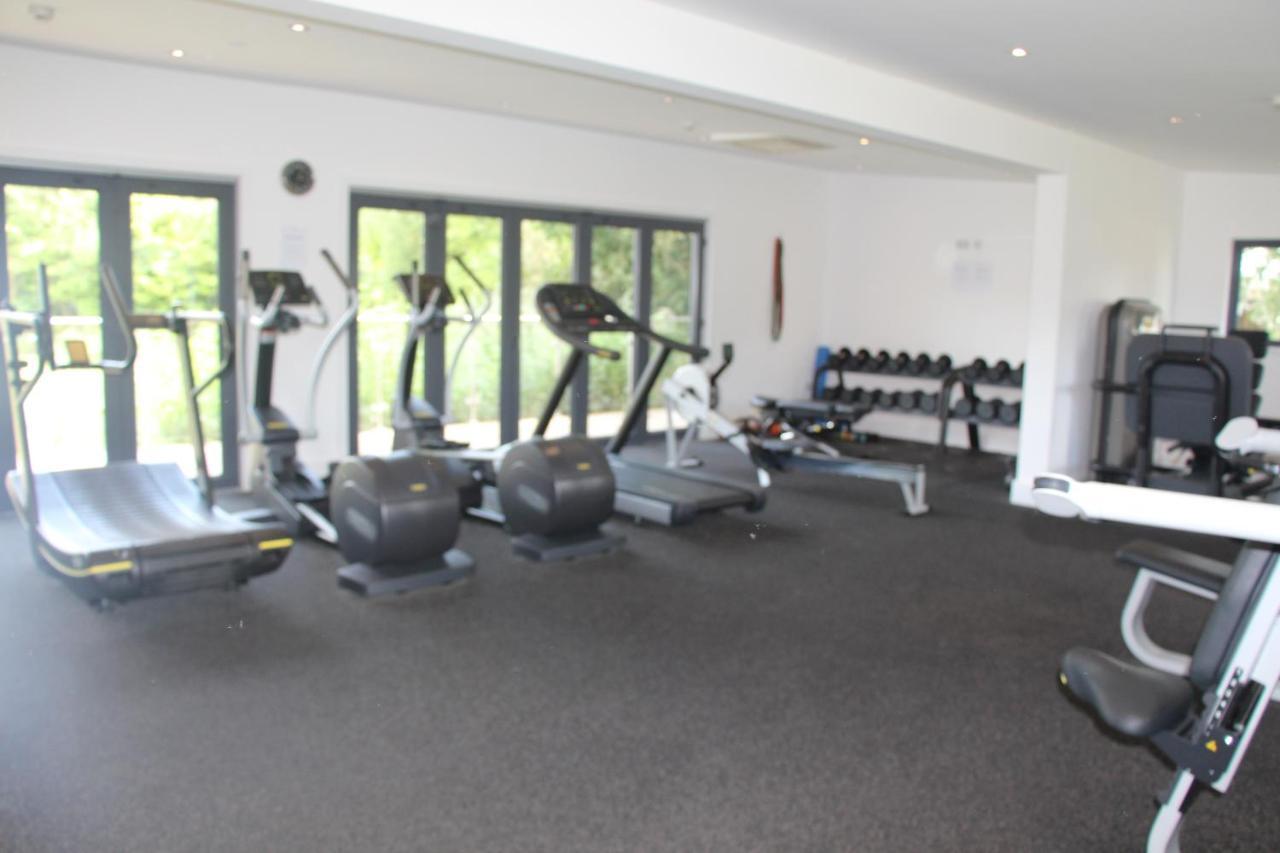 Crow'S Nest Penthouse Apartment With Free Spa Access Somerford Keynes Exterior foto