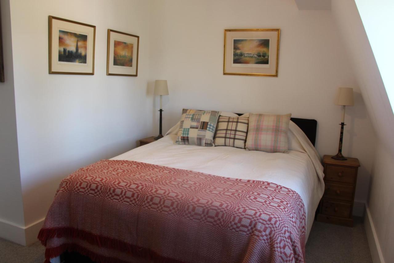 Crow'S Nest Penthouse Apartment With Free Spa Access Somerford Keynes Exterior foto