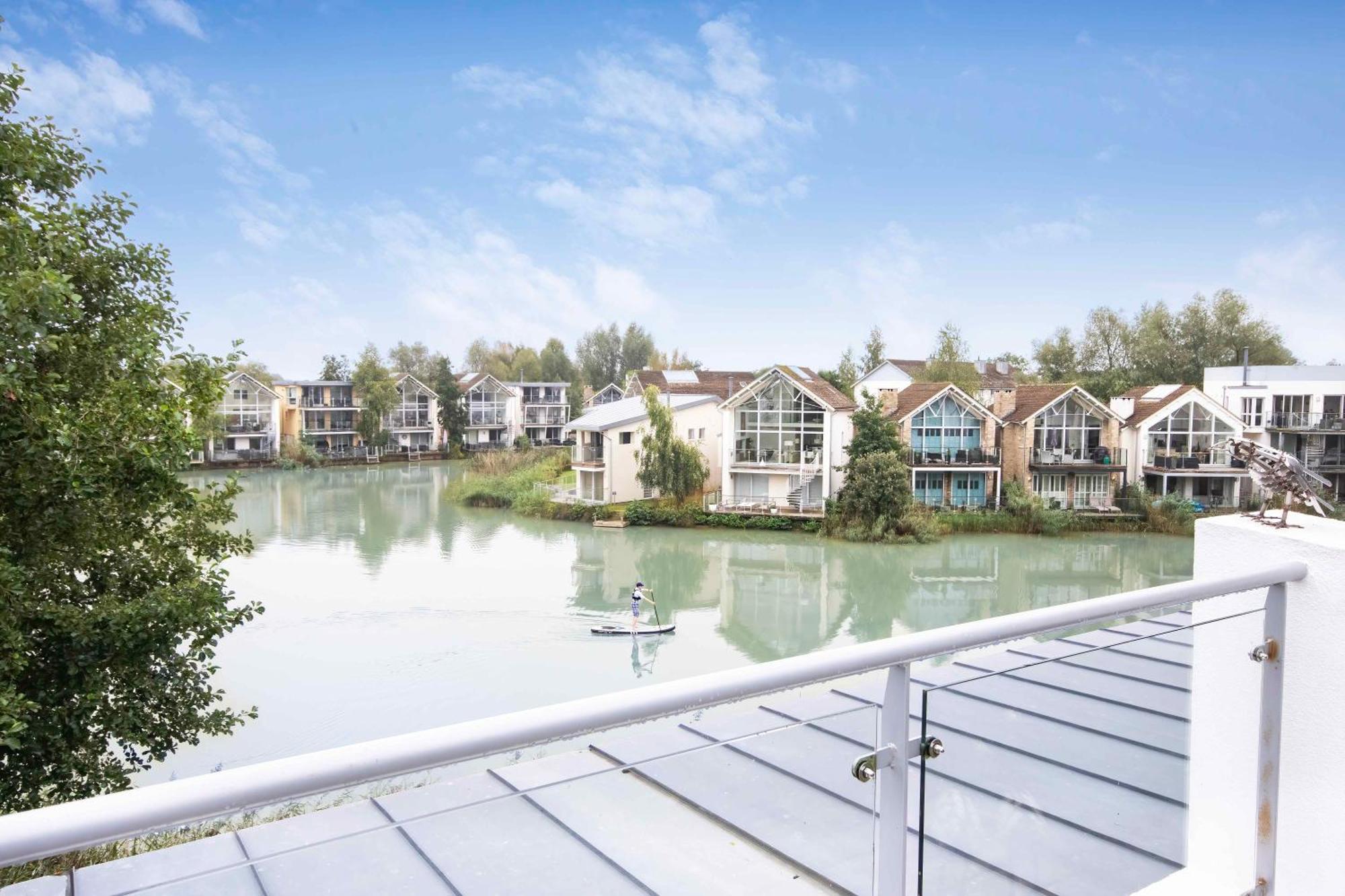 Crow'S Nest Penthouse Apartment With Free Spa Access Somerford Keynes Exterior foto