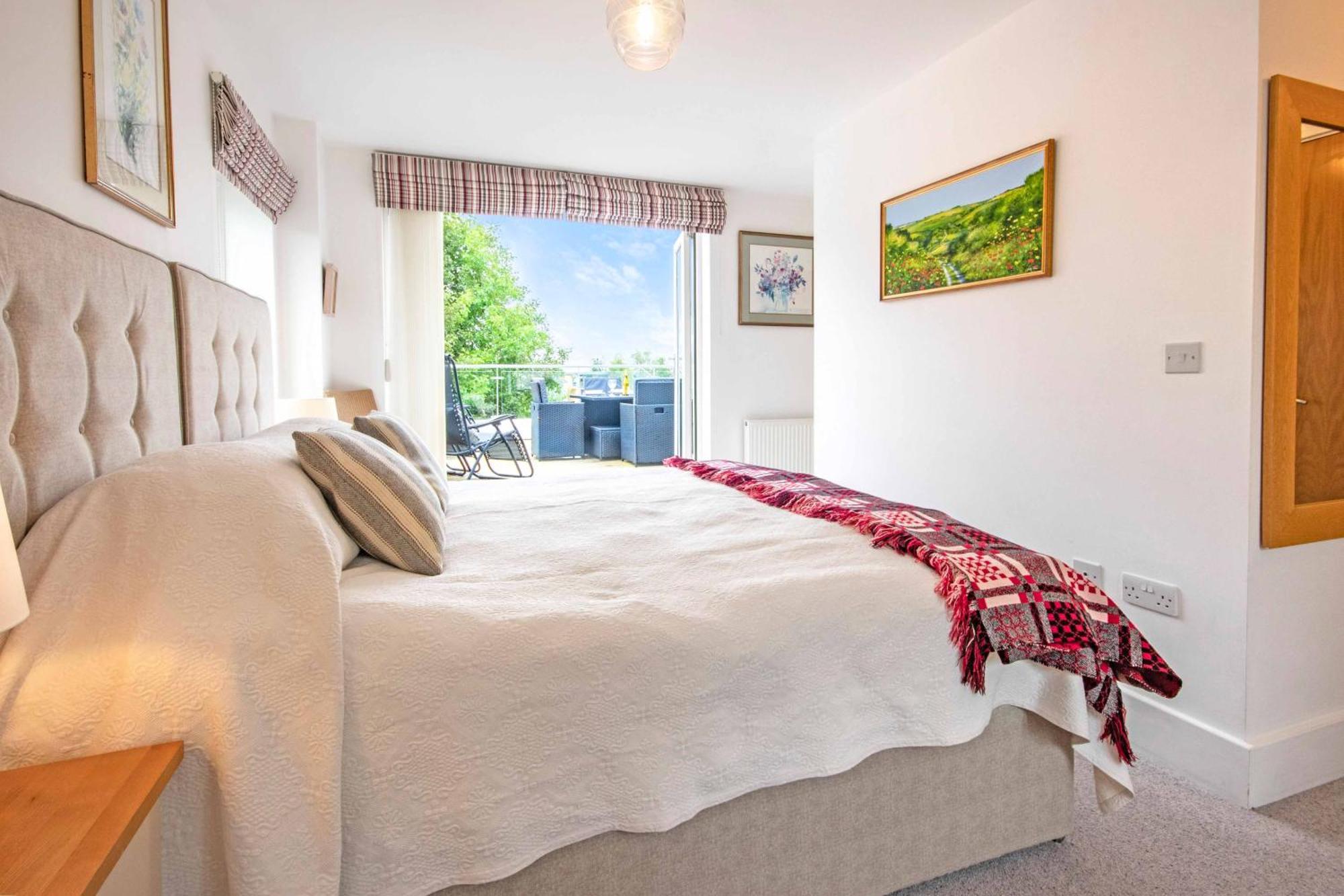 Crow'S Nest Penthouse Apartment With Free Spa Access Somerford Keynes Exterior foto